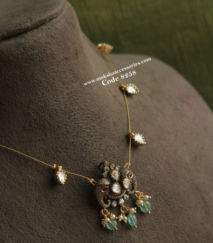 Invisible chain with victorian pendant and victorian drops