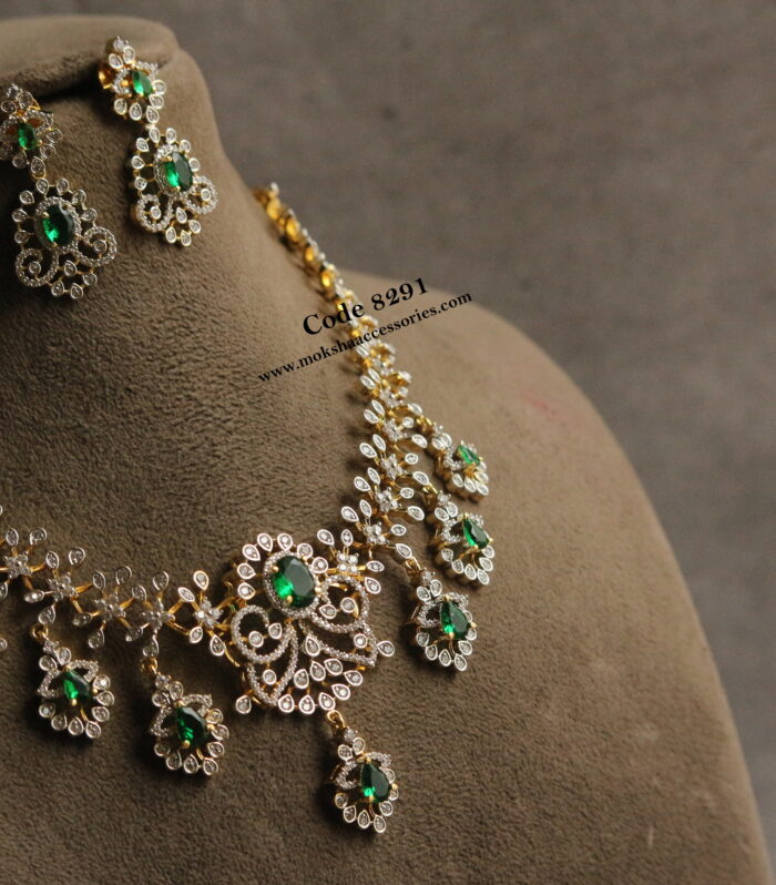 GJ emerald neckset