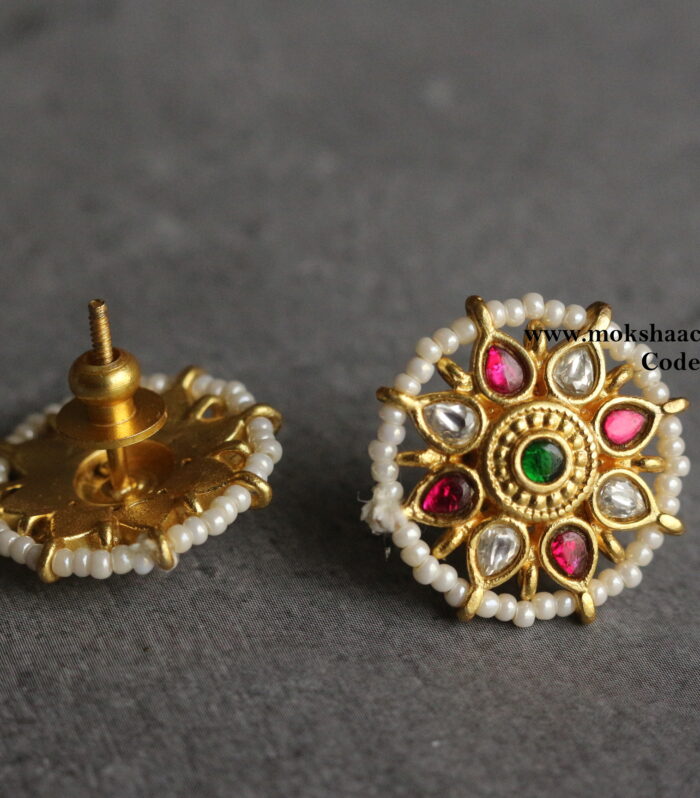 Jadaukundan studs with pearls around