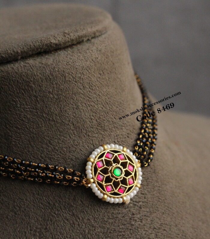 Jadaukundan pendant with black diamonds choker