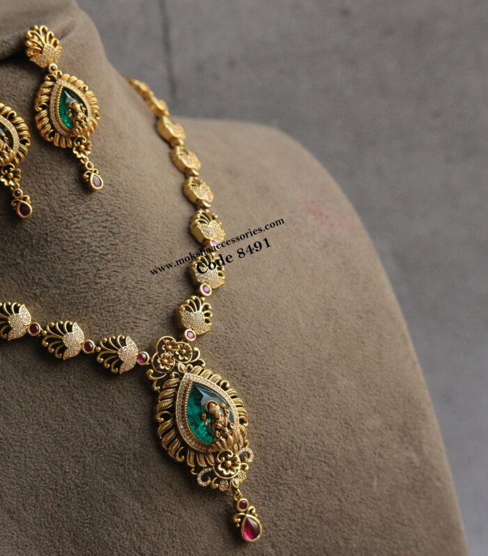 Emerald and ruby stone neckset