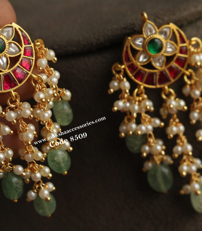 Jadaukundan earrings with pearl and emerald drops