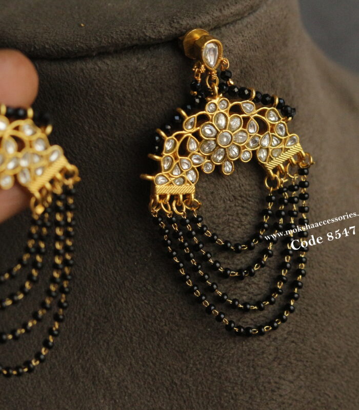 Jadaukundan earrings with black beads chain