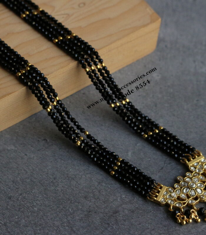 Jadaukundan pendant with black beads and gold balls