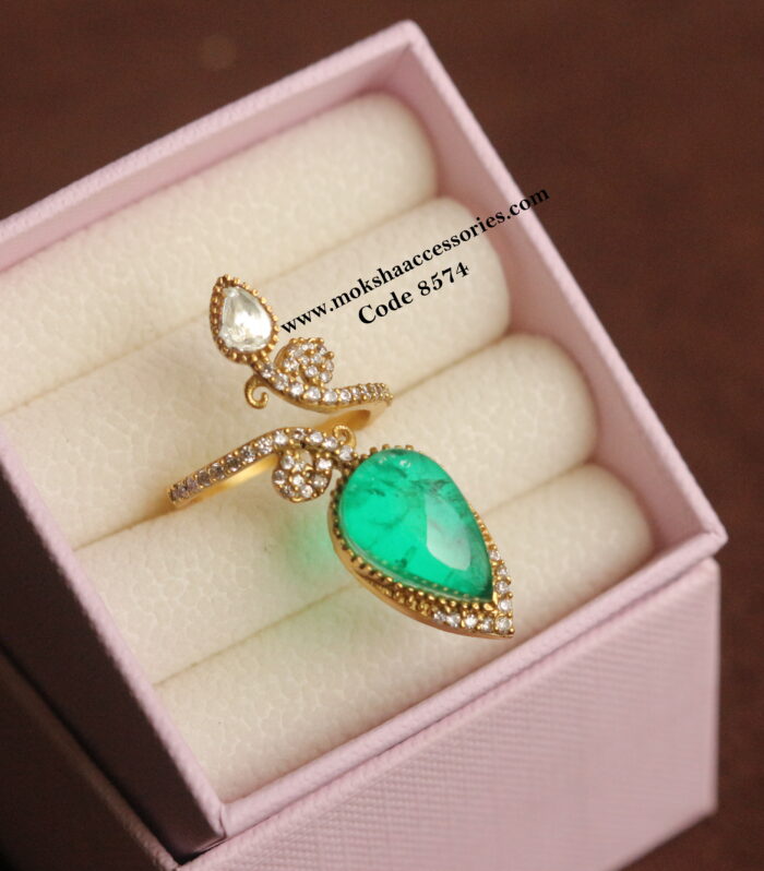 Adjustable finger ring