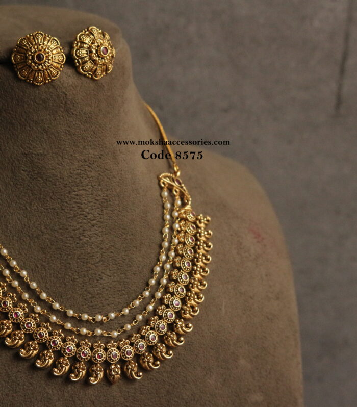 Antique gold necklace with pearl chain and studs