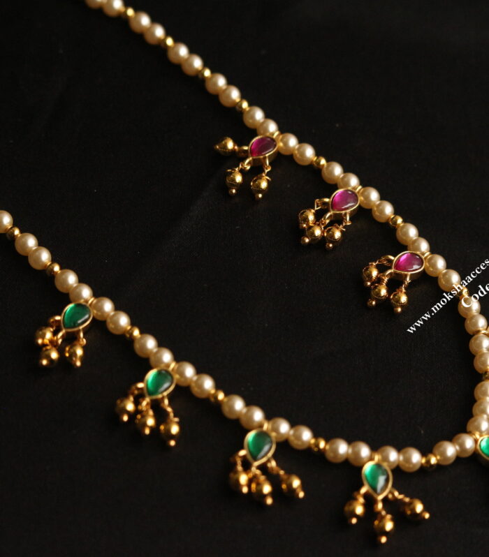 Jadaukundan dual side necklace with gold drops