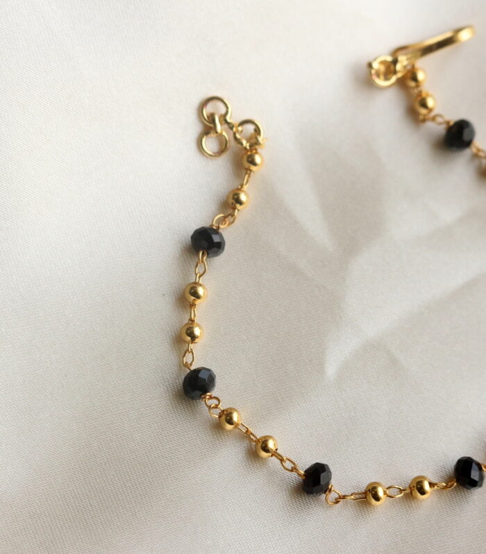 Gold and black beads bracelet with adjustable chain