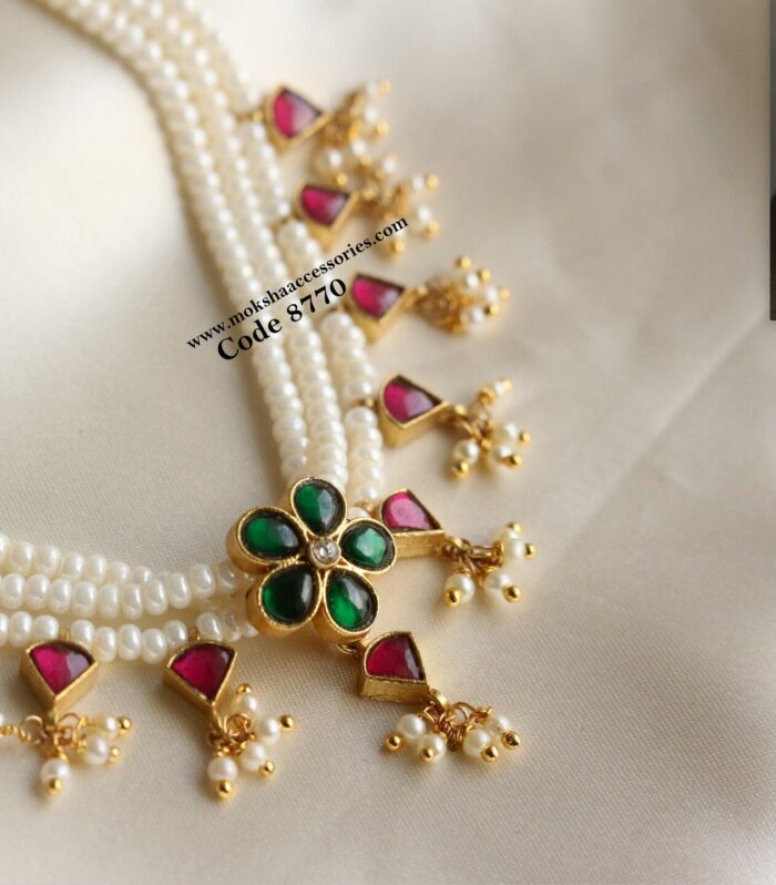 Jadaukundan pendants with pearl choker