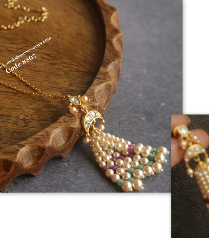 Jadaukundan pendant set with gold chain and sarvoski pearls