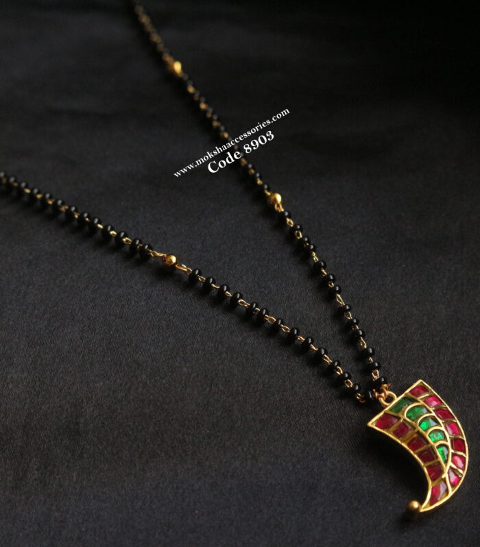 Jadaukundan pendant with black beads and gold balls