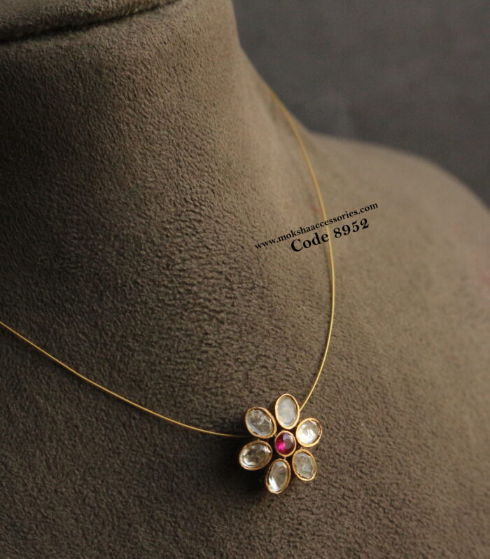 Kundan pendant with invisible chain