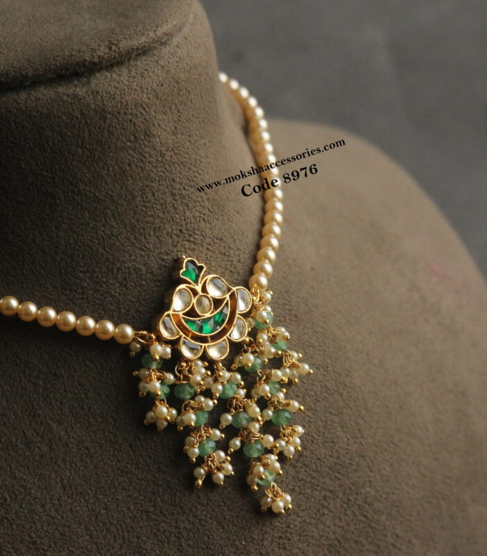 Jadaukundan pendant with sarvoski pearl choker