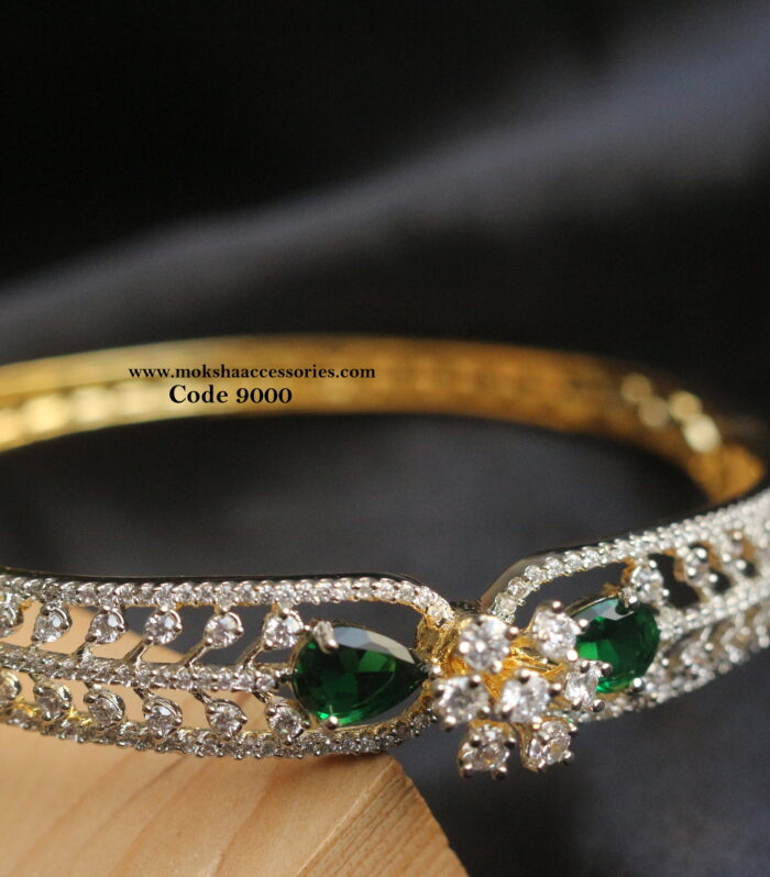 Diamond alike open pattern bracelet with emerald stone