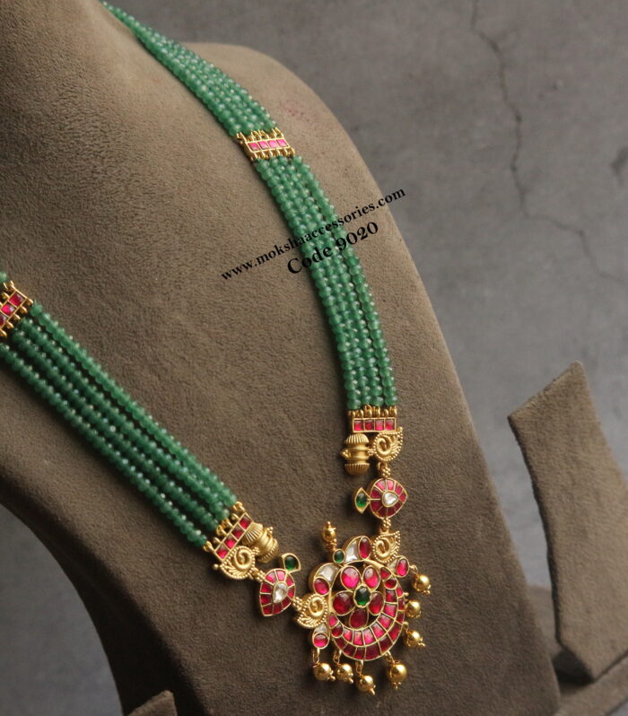 Jadaukundan pendants with emerald beads haram