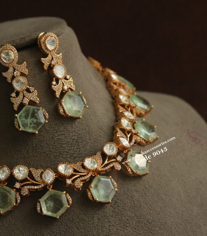 Mozonite stone choker set