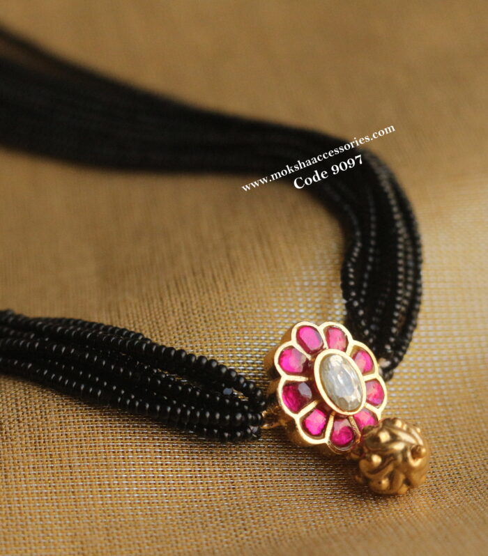 Black beads choker with jadaukundan pendant