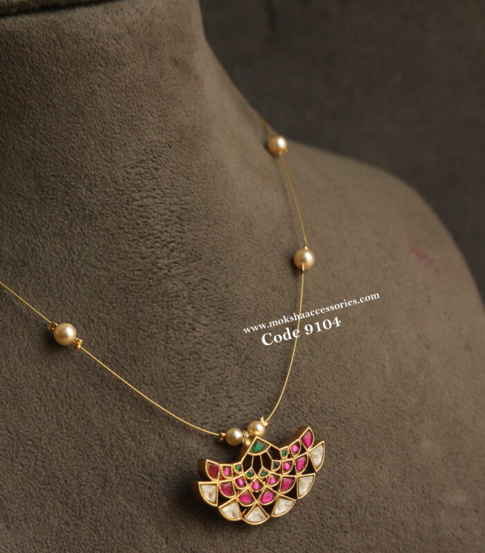 Jadaukundan pendant with invisible chain