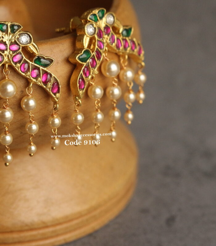 Jadaukundan earrings with pearl drops