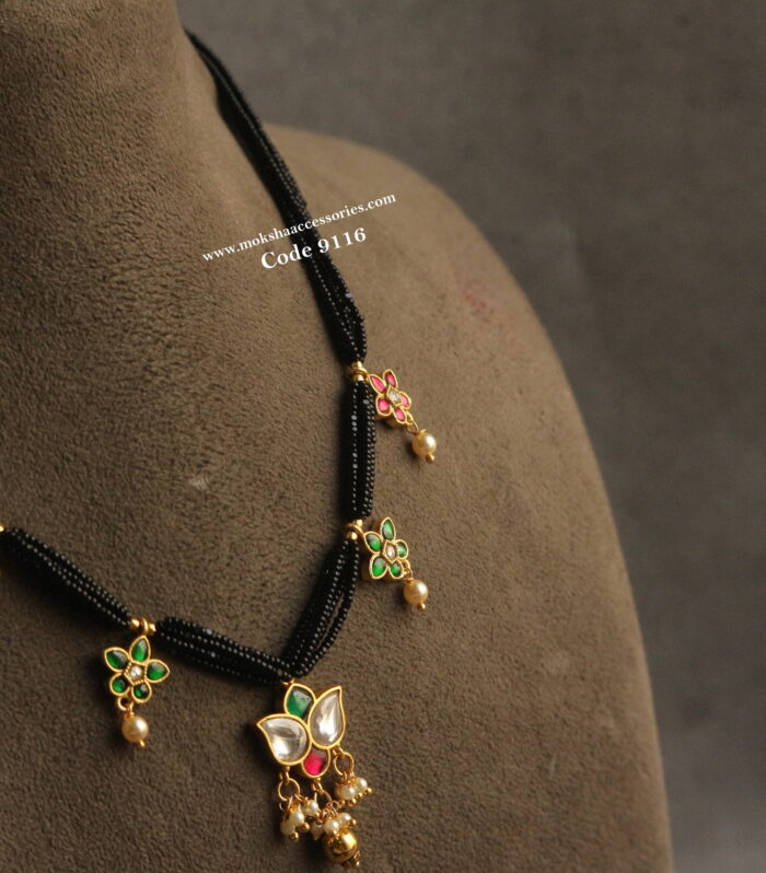 Jadaukundan pendants with black beads