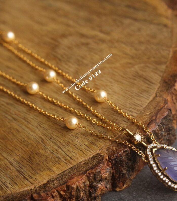 Carving stone pendant with gold chain and sarvoski pearls