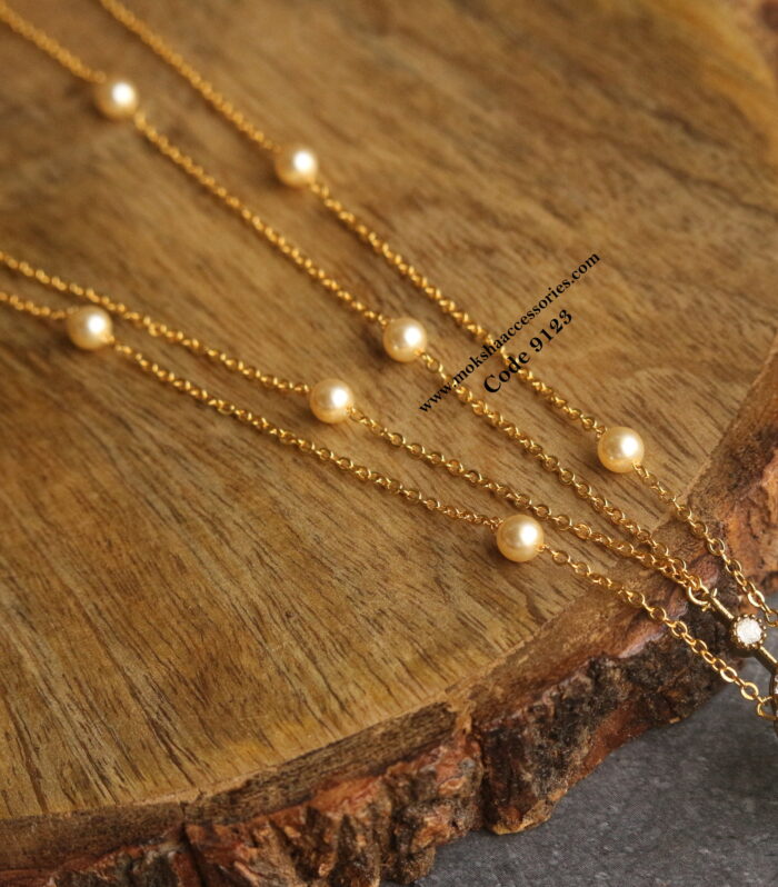 Carving stone pendant with gold chain and sarvoski pearls