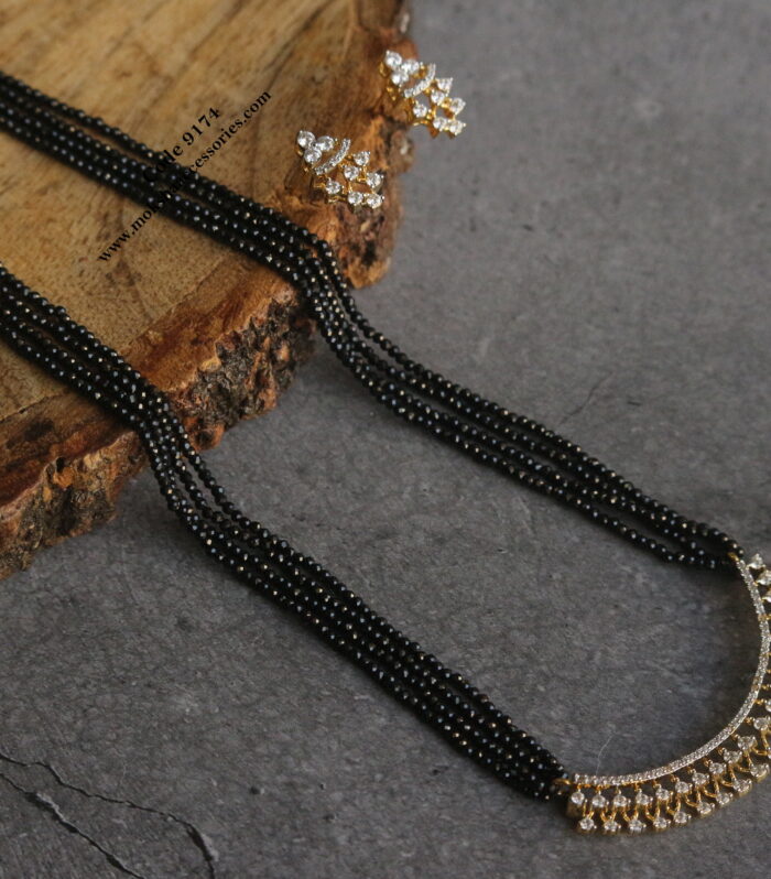 Diamond alike pendant set with black beads