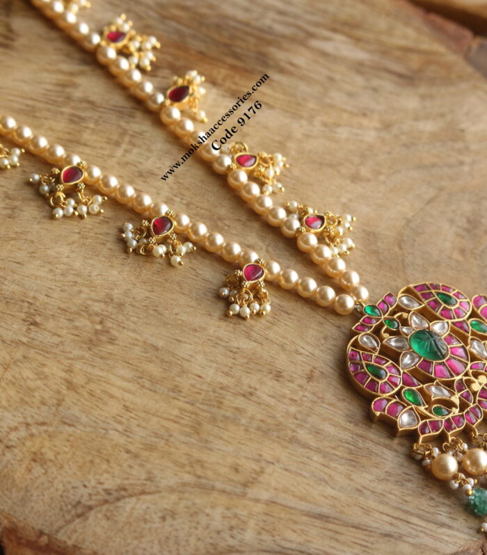 Jadaukundan pendants with sarvoski pearl mala