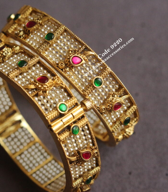 Pearl jadaukundan open hook pattern kadas set of 2 (Available in 2.6)