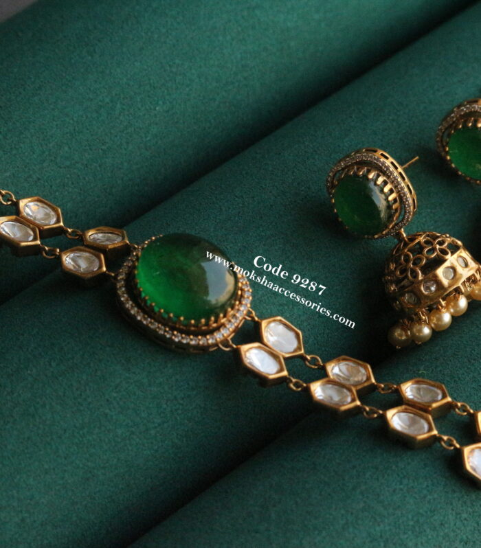 Emerald and mozonite stone choker set