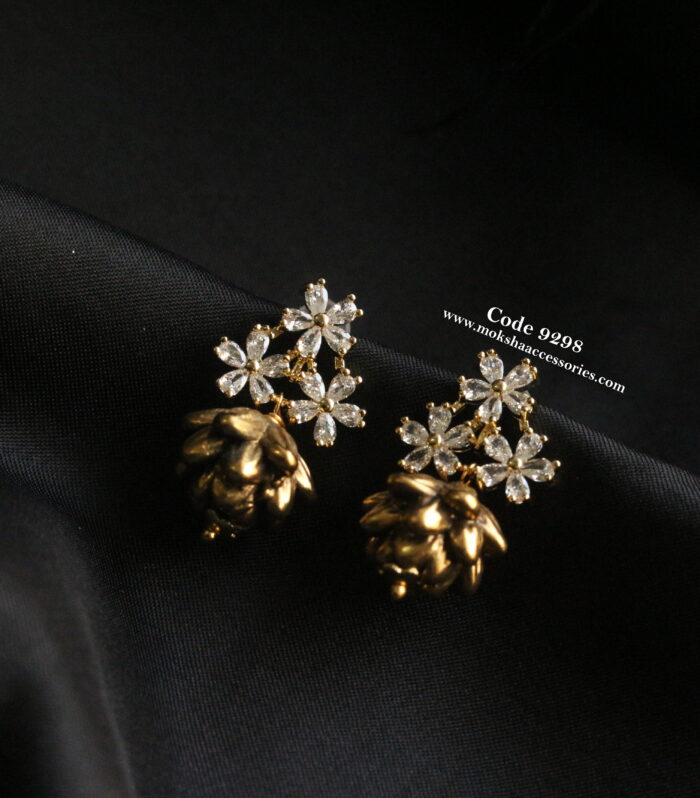 Diamond alike earrings