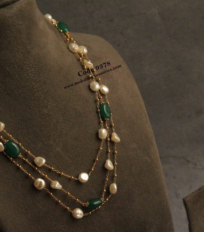 Fresh pearl and emerald beads 3 layer chain