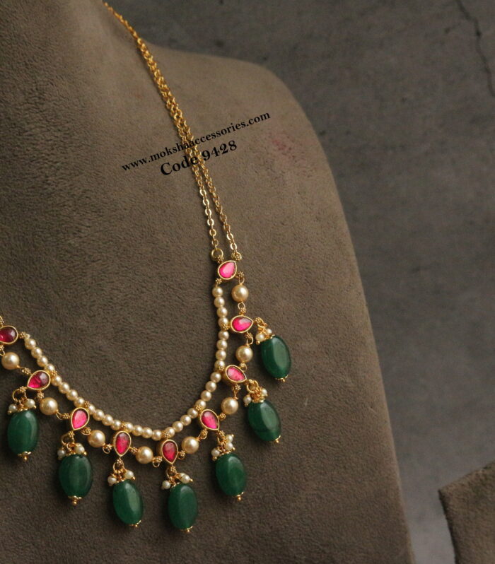 Jadaukundan pendant with gold chain