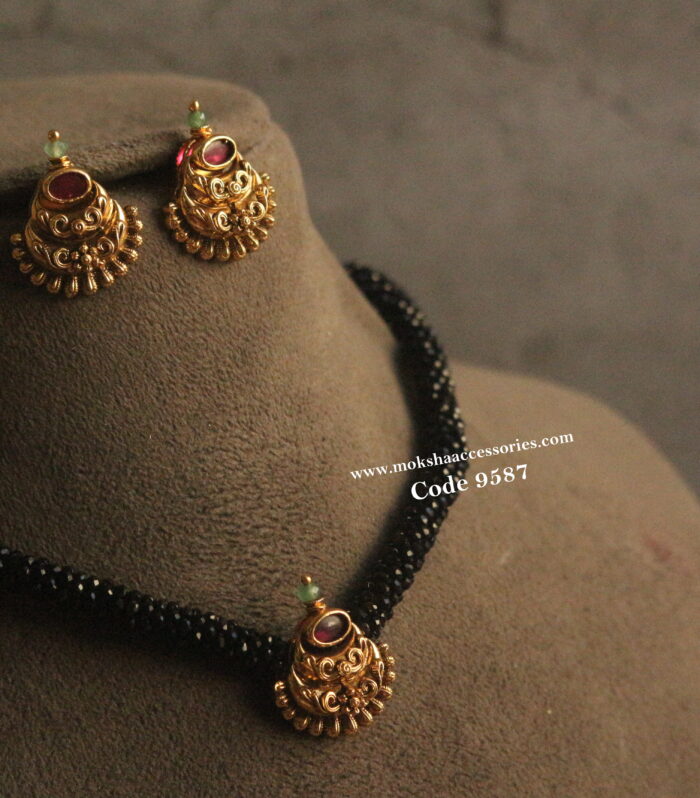 Black hasli with nakshi pendant set