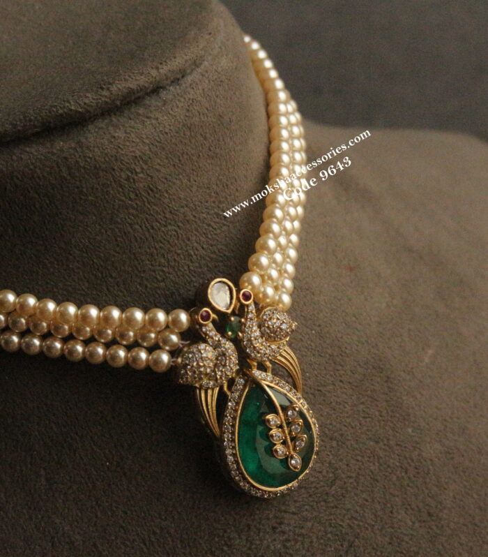 Emerald stone cz pendant with sarvoski pearl choker
