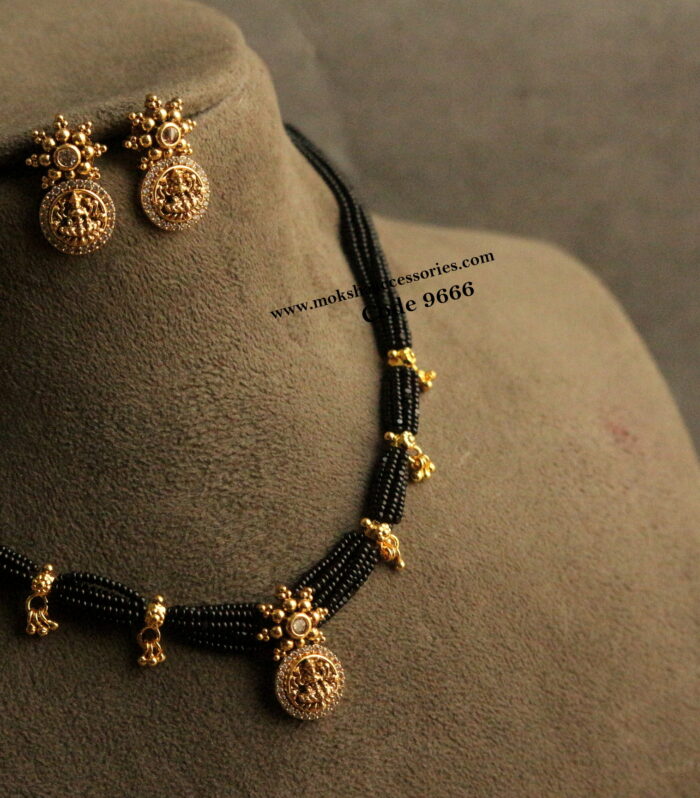 Nakshi pendant set with black beads