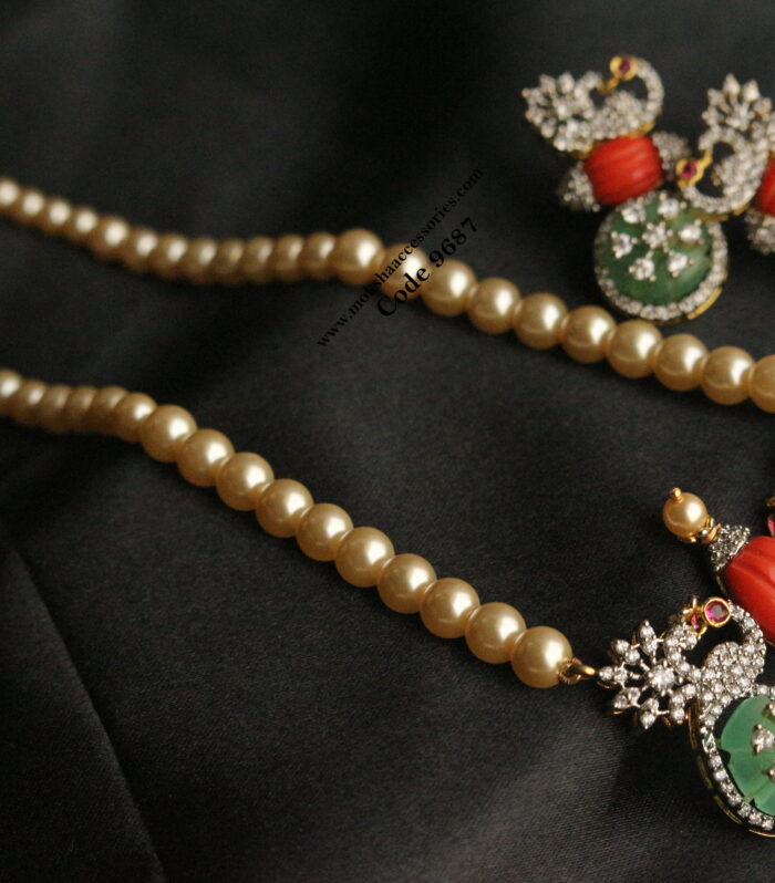 Carving stone coral pendant set with sarvoski pearl mala