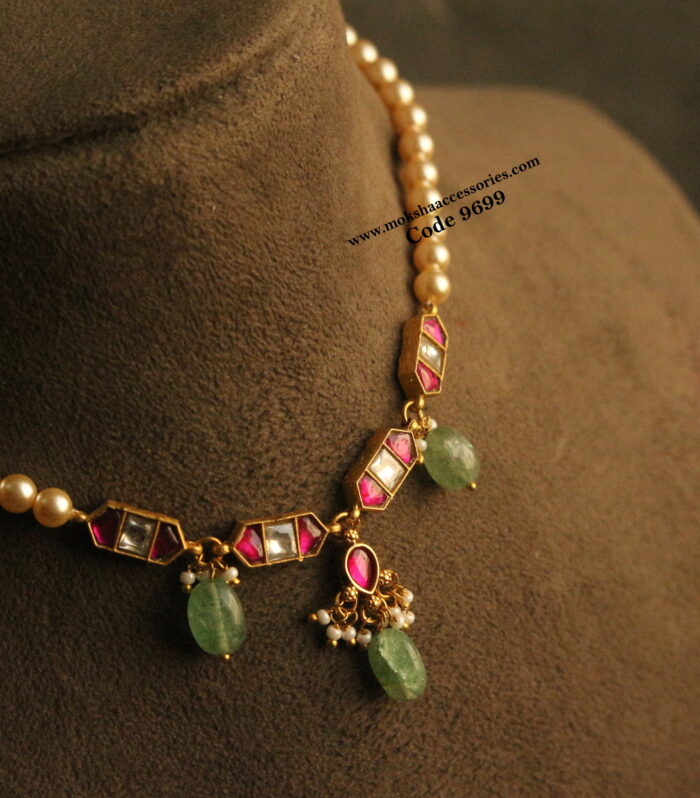 Jadaukundan pendant with sarvoski pearl choker