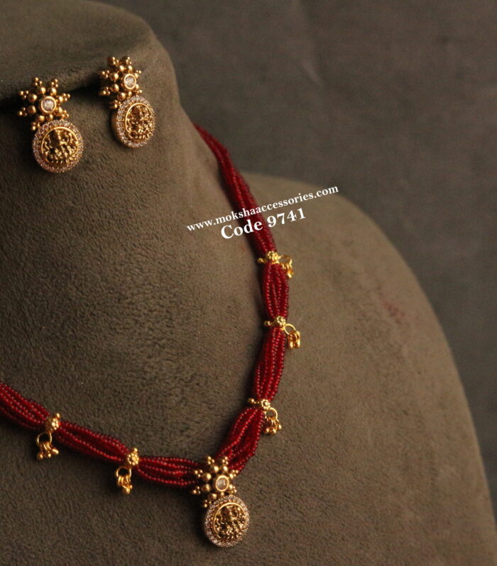 Nakshi pedant set with red beads