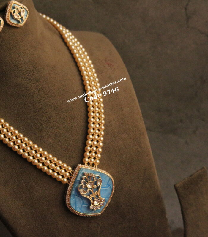 Kundan pendant set with sarvoski pearl mala