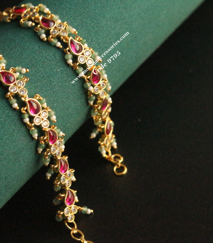Jadaukundan straight ear chains
