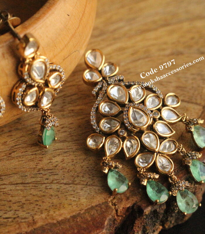Kundan pendant set