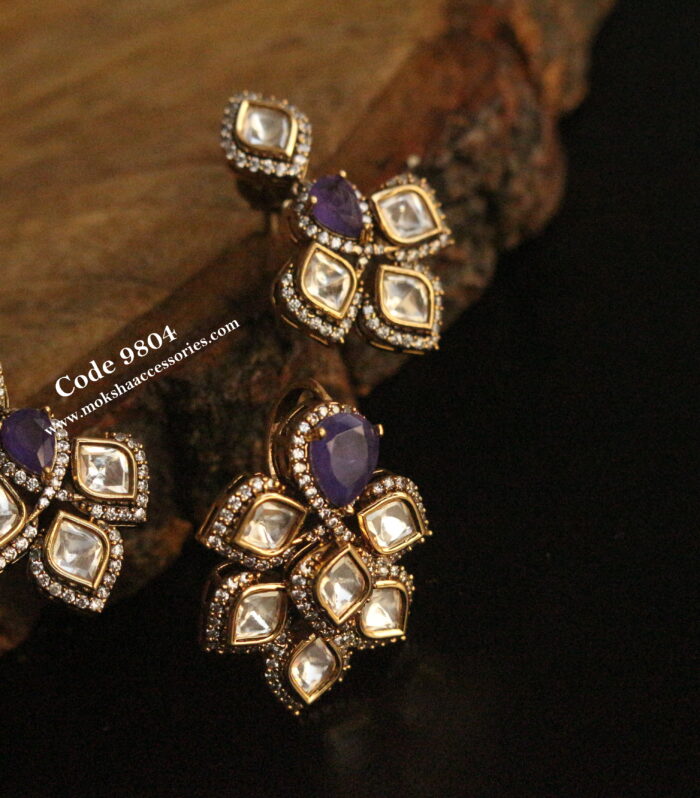 Mozonite stone pendant set