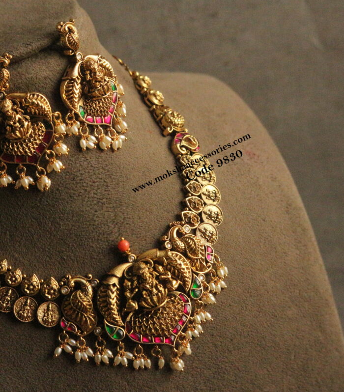 Nakshi neckset with rice pearls