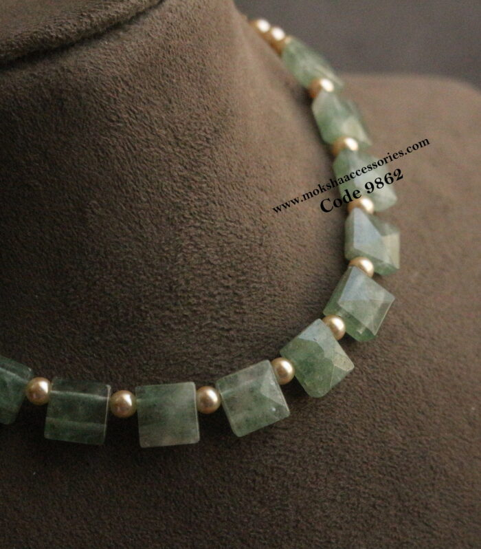 Natural emerald thumbled choker with sarvoski pearls