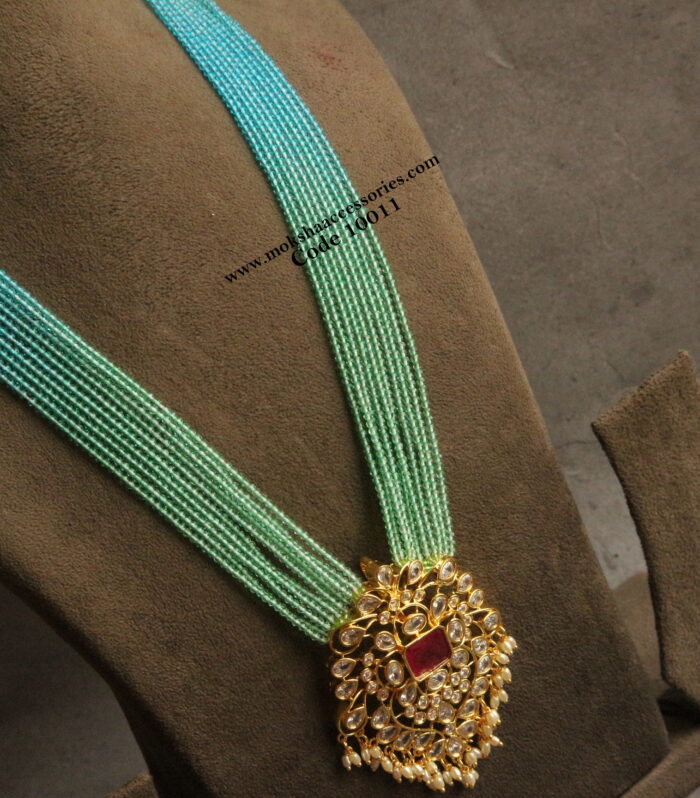 Polki stone pendant with sugar beads