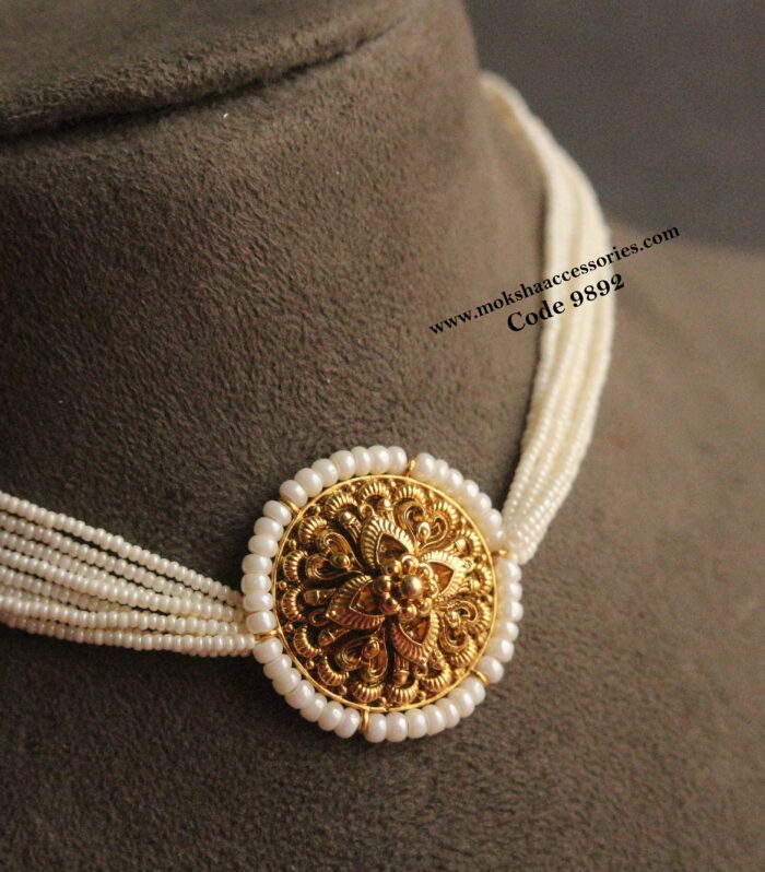 Nakshi pendant with pearl chain choker