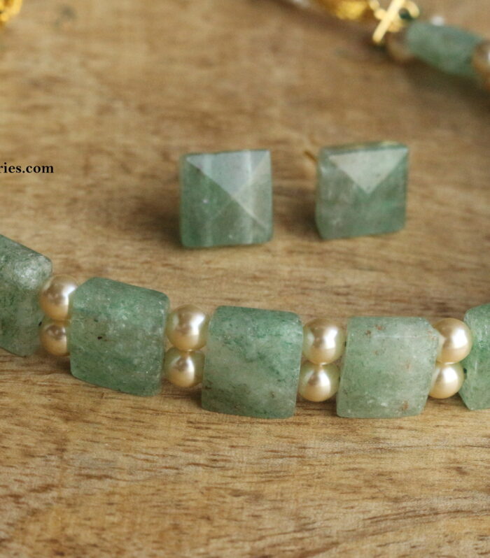 Natural green thumbled choker with sarvoski pearls