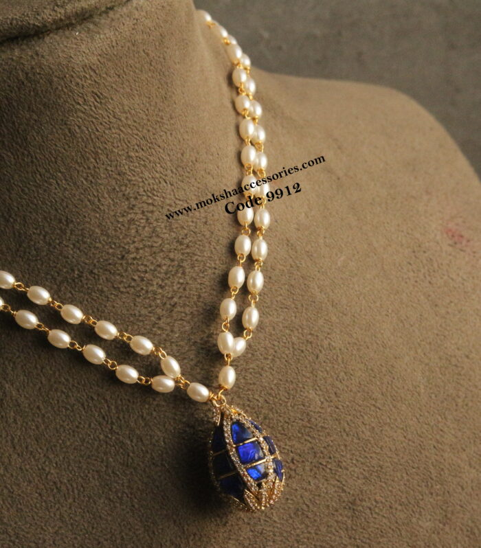 Jadaukundan blue stone pendant with rice pearl chain