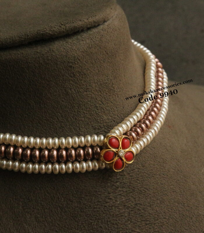 Jadaukundan coral pendant with shell pearls choker